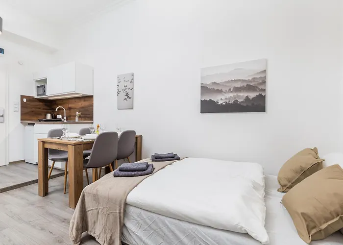 Stylish Natural Budapesta