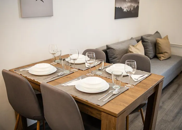 Stylish Natural Budapesta